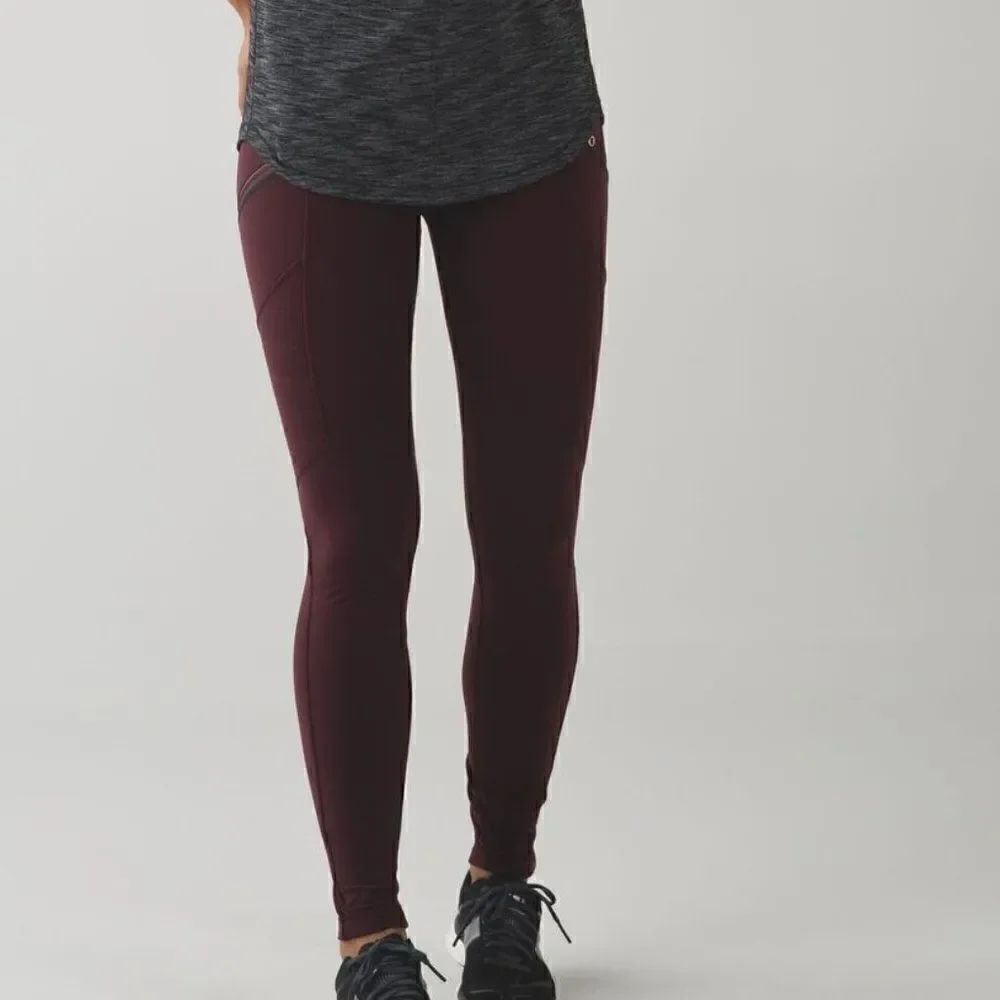Lululemon Toasty Tech Tight Bordeaux Drama Painted Animal Design Size 8